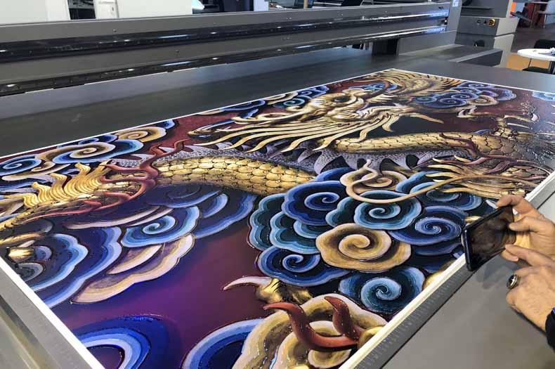 圖8:uv打印機 圖8:uv打印機